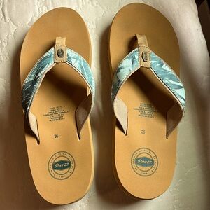 Pier 27 water flip flops/ size 8